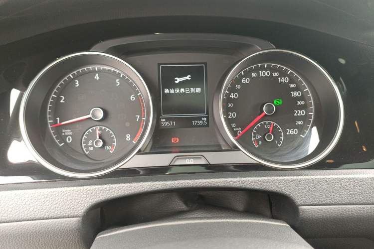 Used Volkswagen Golf 2018 280TSI Automatic R-Line Model Instrument Cluster