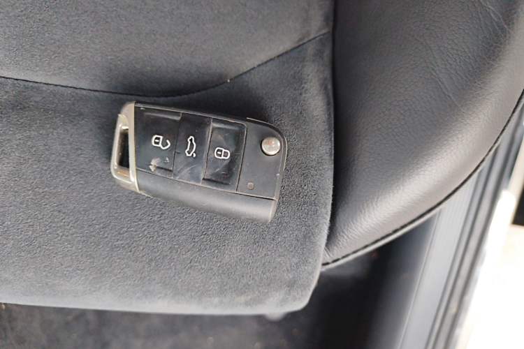 Used Volkswagen Golf 2018 230TSI Automatic Luxury Version Interior 1