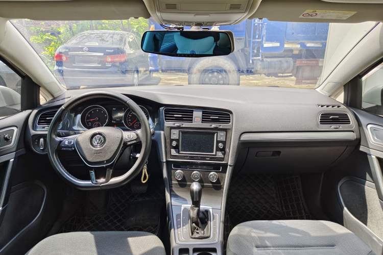 Used Volkswagen Golf 2018 1.6L Automatic Comfort Model Interior 2