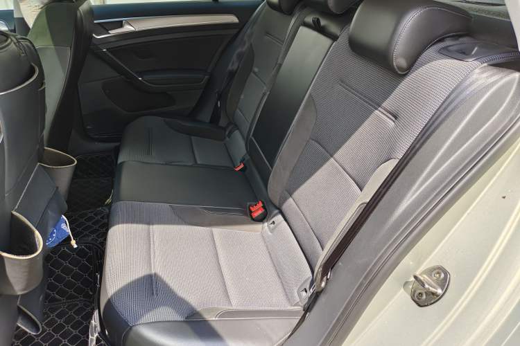 Used Volkswagen Golf 2018 1.6L Automatic Comfort Model Interior 7