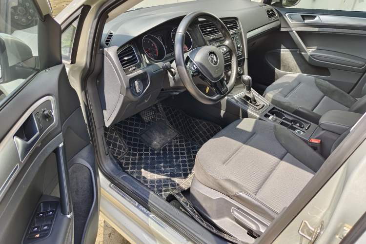 Used Volkswagen Golf 2018 1.6L Automatic Comfort Model Left Front Seat