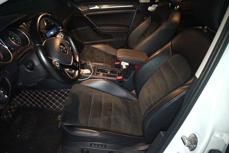 Used Volkswagen Golf 2018 230TSI Automatic Luxury Version Left Front Seat