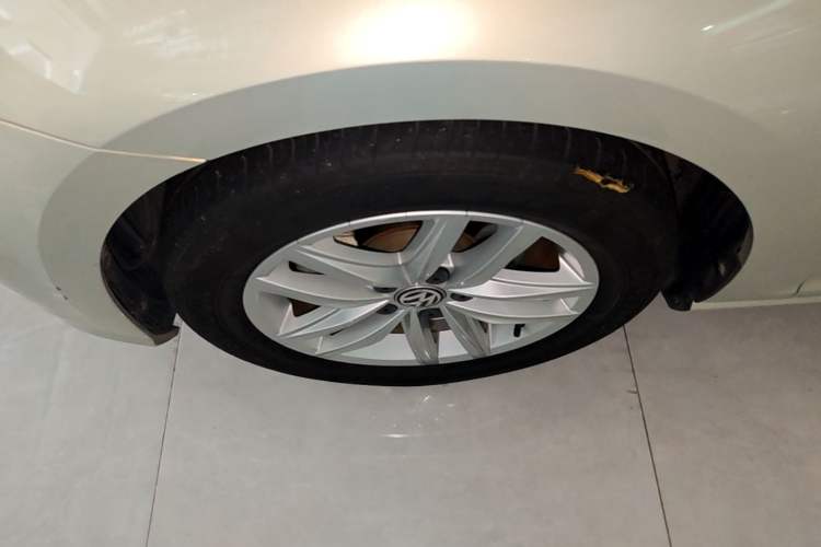 Used Volkswagen Golf 2018 1.6L Automatic Comfort Model Left Front Wheel Hub