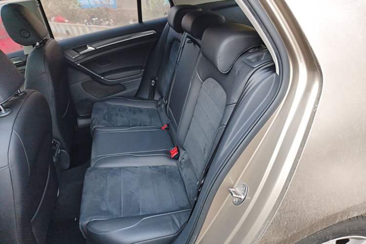 Used Volkswagen Golf 2018 230TSI Automatic Luxury Version Left Rear Seat