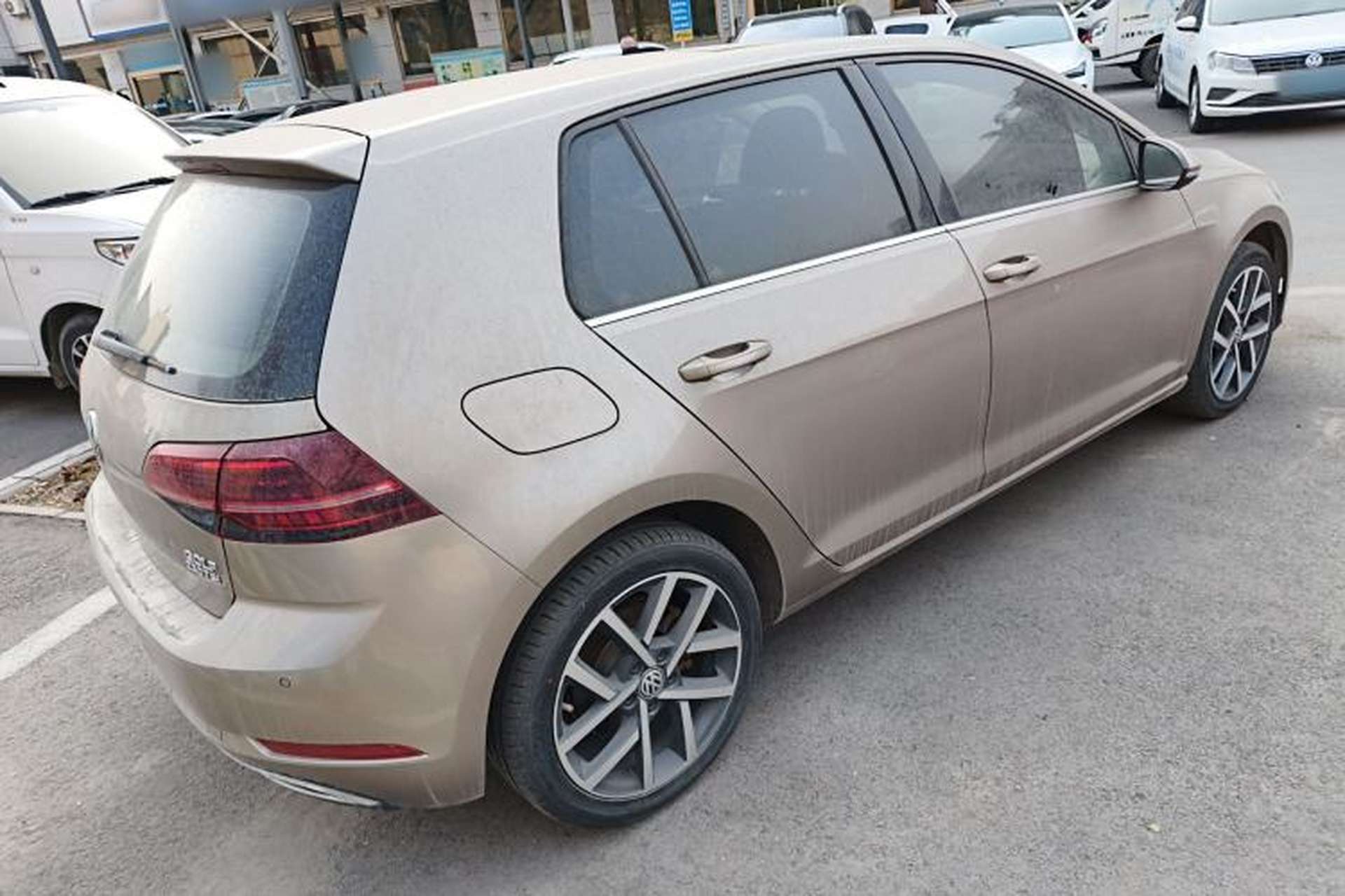 Used Volkswagen Golf 2018 230TSI Automatic Luxury Version Rear Right 45 Deg