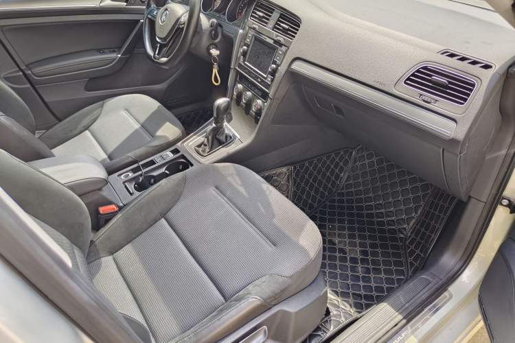 Used Volkswagen Golf 2018 1.6L Automatic Comfort Model Right Front Seat