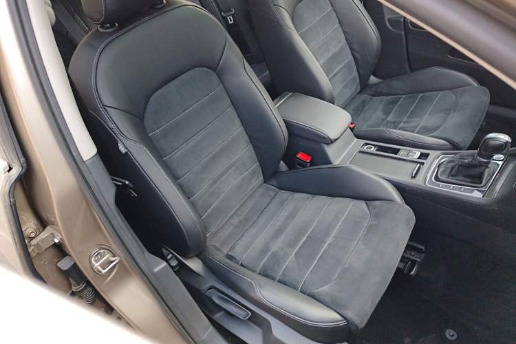 Used Volkswagen Golf 2018 230TSI Automatic Luxury Version Right Front Seat