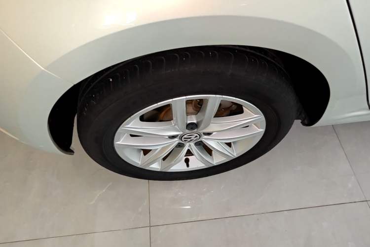 Used Volkswagen Golf 2018 1.6L Automatic Comfort Model Right Rear Wheel Hub