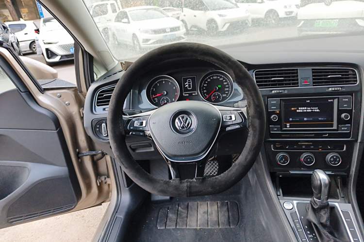 Used Volkswagen Golf 2018 230TSI Automatic Luxury Version Steering Wheel