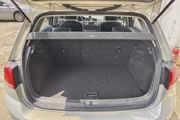 Used Volkswagen Golf 2018 1.6L Automatic Comfort Model Trunk