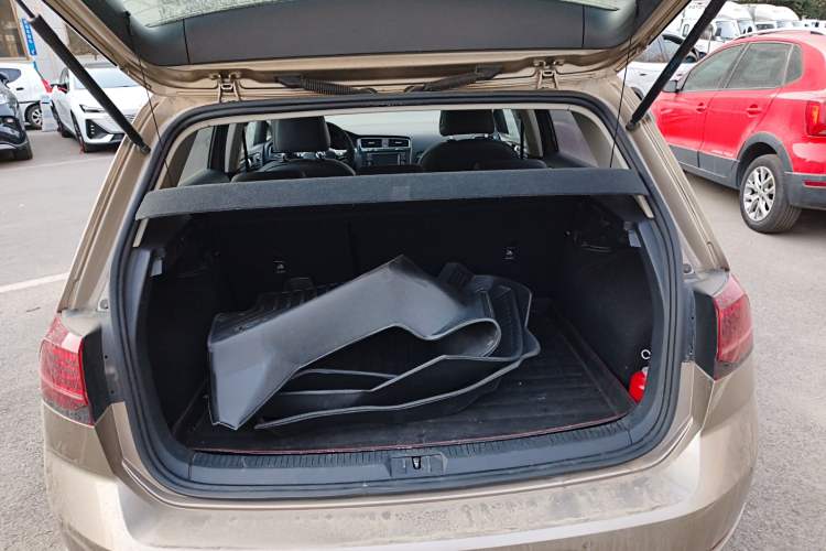 Used Volkswagen Golf 2018 230TSI Automatic Luxury Version Trunk
