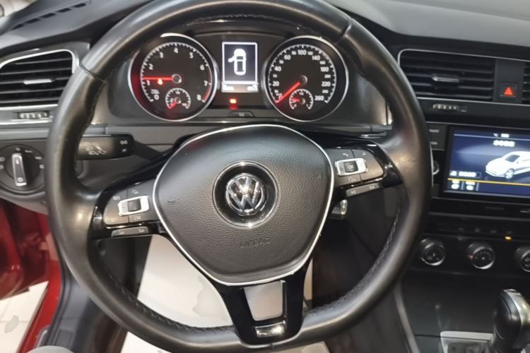 Used Volkswagen Golf 2018 230TSI Automatic Comfort Model Steering Wheel
