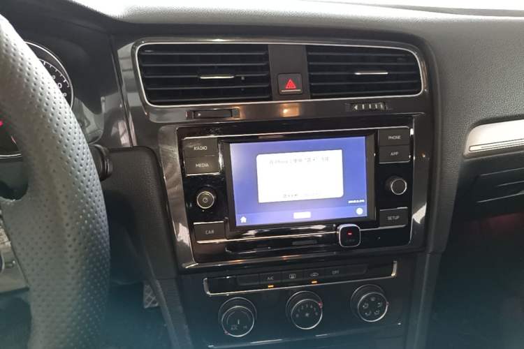 Used Volkswagen Golf 2018 230TSI Automatic Comfort Model Audio And AC Panel