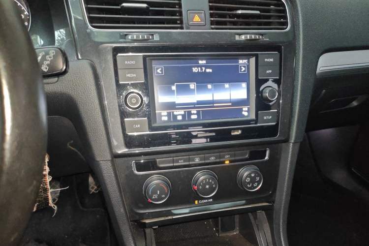 Used Volkswagen Golf 2018 230TSI Manual Comfort Version Audio And AC Panel