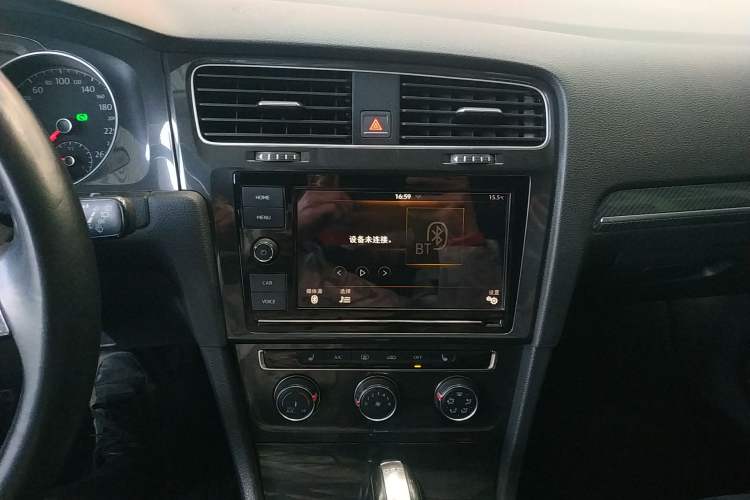 Used Volkswagen Golf 2018 230TSI Automatic Luxury Version Audio And AC Panel