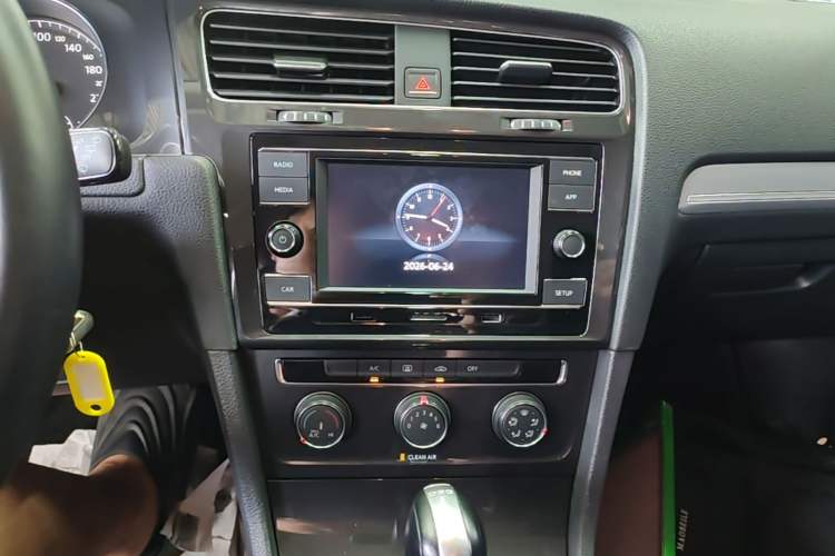 Used Volkswagen Golf 2018 230TSI Automatic Comfort Model Audio And AC Panel