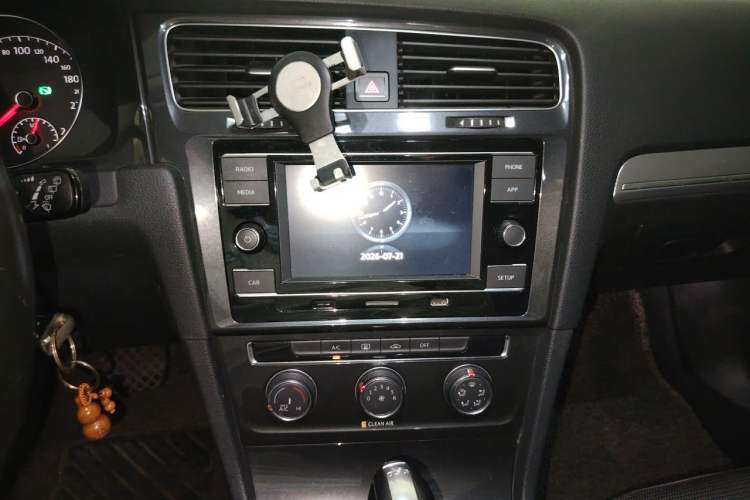 Used Volkswagen Golf 2018 230TSI Automatic Comfort Model Audio And AC Panel
