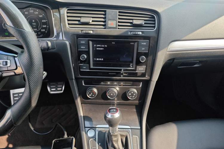 Used Volkswagen Golf 2018 230TSI Automatic Comfort Model Audio And AC Panel