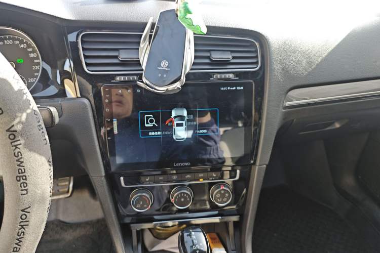 Used Volkswagen Golf 2018 280TSI Automatic R-Line Model Audio And AC Panel