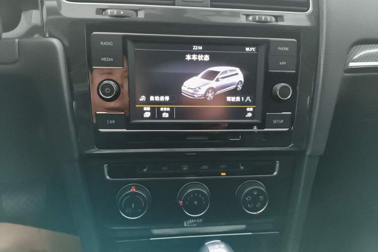 Used Volkswagen Golf 2018 230TSI Automatic Luxury Version Audio And AC Panel