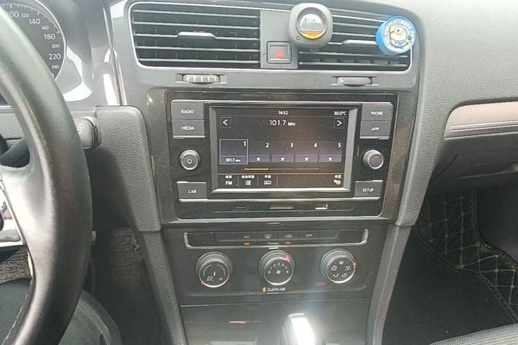 Used Volkswagen Golf 2018 230TSI Automatic Comfort Model Audio And AC Panel