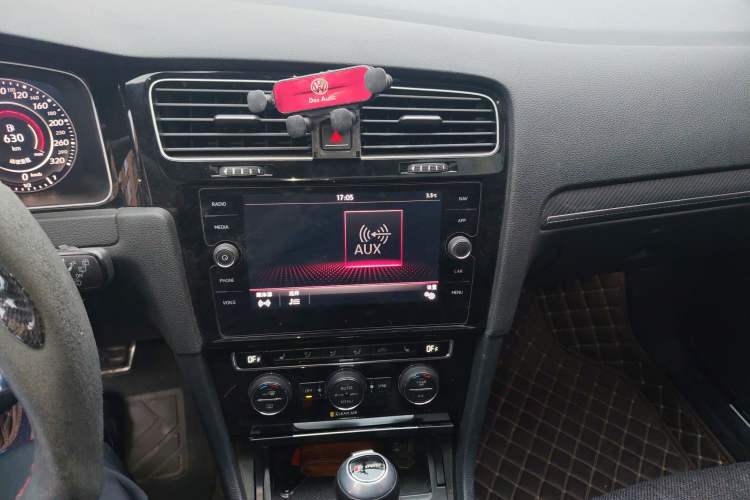 Used Volkswagen Golf 2018 230TSI Automatic Luxury Version Audio And AC Panel