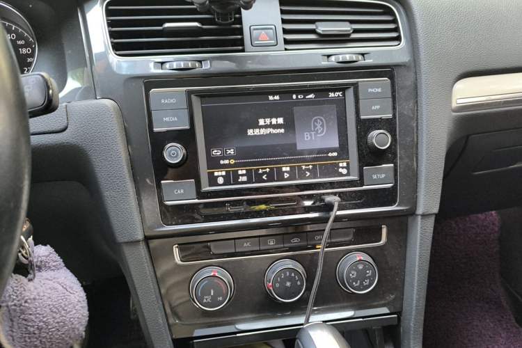 Used Volkswagen Golf 2018 1.6L Automatic Comfort Model Audio And AC Panel