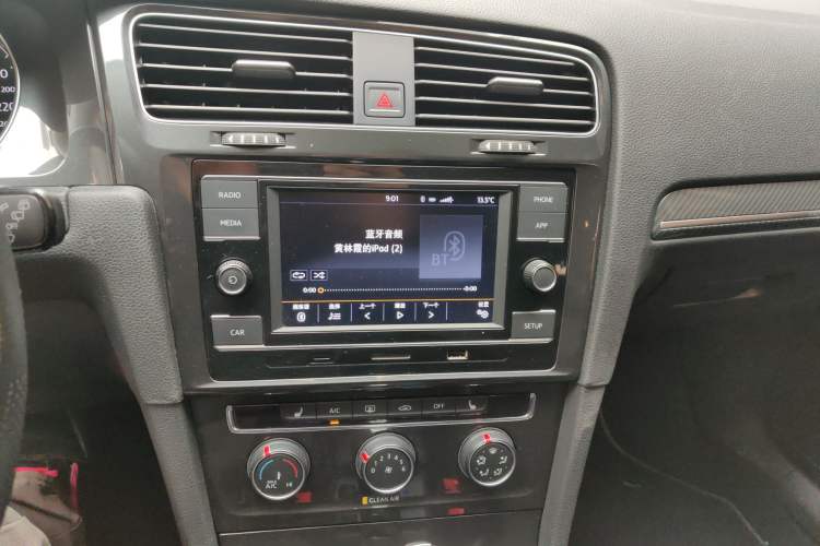 Used Volkswagen Golf 2018 230TSI Automatic Luxury Version Audio And AC Panel