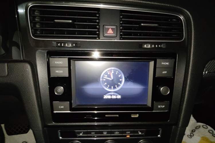 Used Volkswagen Golf 2018 230TSI Automatic Luxury Version Audio And AC Panel