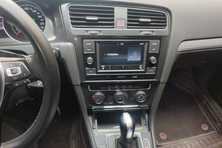 Used Volkswagen Golf 2018 1.6L Automatic Comfort Model Audio And AC Panel