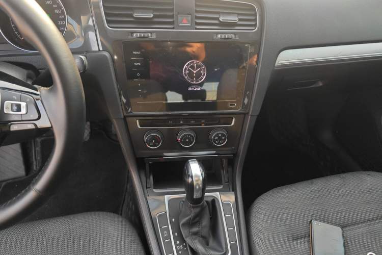 Used Volkswagen Golf 2018 230TSI Automatic Comfort Model Audio And AC Panel
