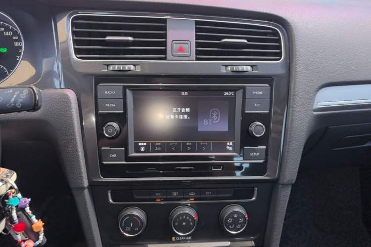 Used Volkswagen Golf 2018 1.6L Automatic Comfort Model Audio And AC Panel