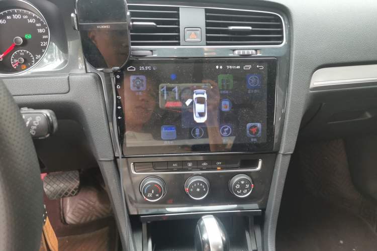 Used Volkswagen Golf 2018 230TSI Automatic Comfort Model Audio And AC Panel