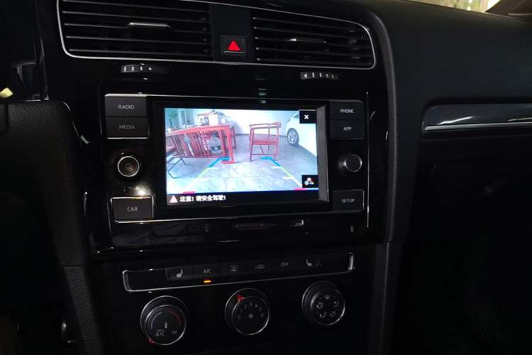 Used Volkswagen Golf 2018 280TSI Automatic R-Line Model Audio And AC Panel