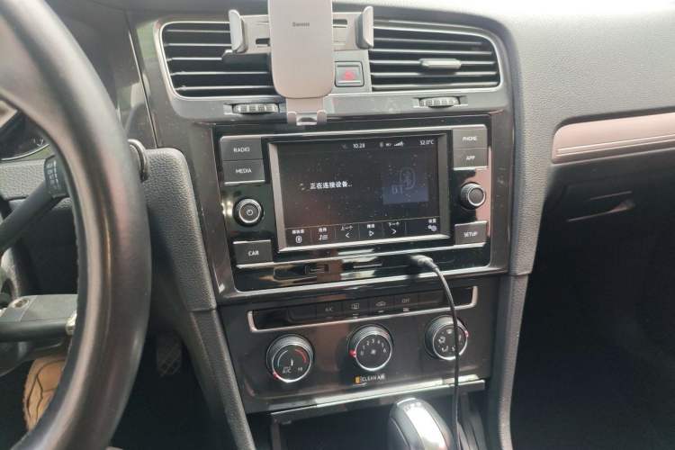 Used Volkswagen Golf 2018 230TSI Automatic Comfort Model Audio And AC Panel