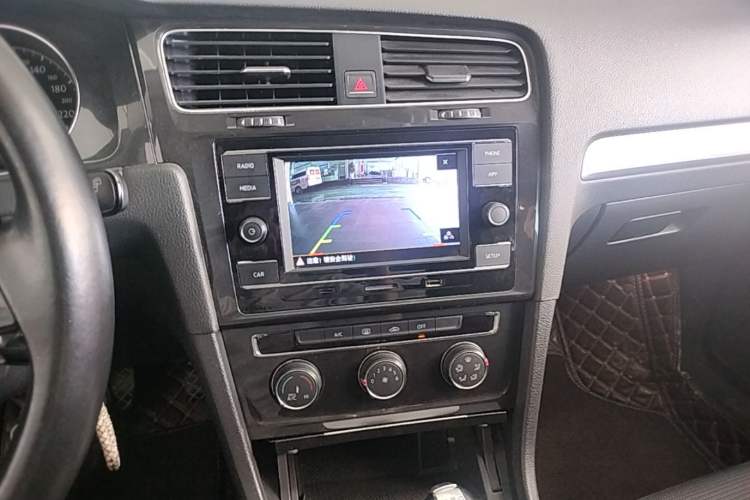Used Volkswagen Golf 2018 230TSI Automatic Comfort Model Audio And AC Panel