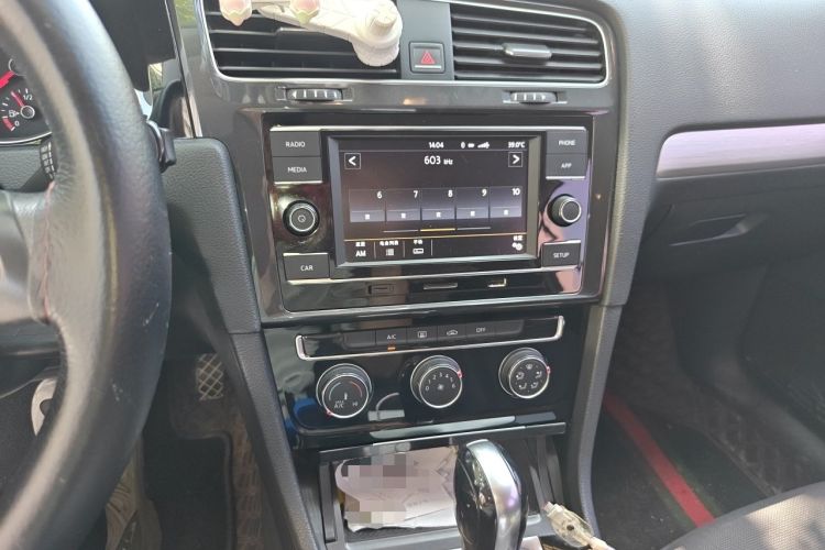 Used Volkswagen Golf 2018 1.6L Automatic Fashion Model Audio And AC Panel