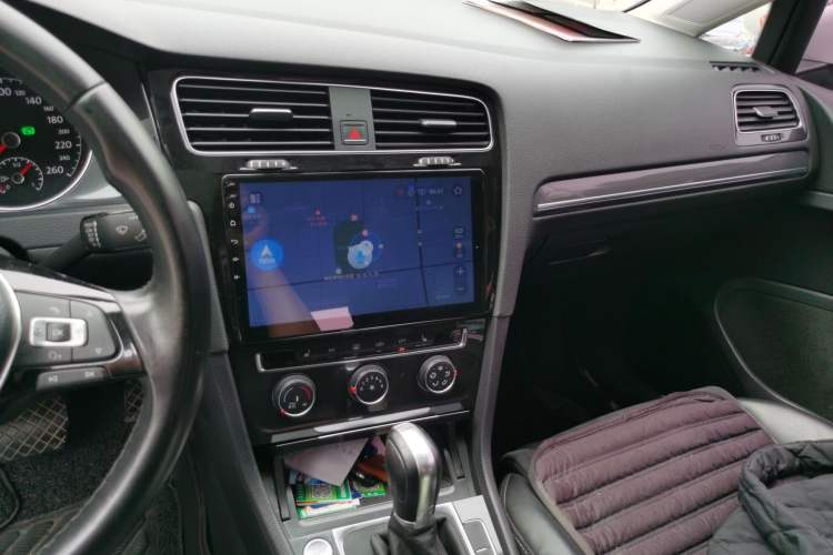 Used Volkswagen Golf 2018 230TSI Automatic Luxury Version Audio And AC Panel