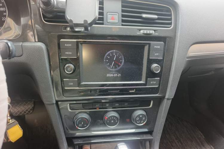 Used Volkswagen Golf 2018 230TSI Automatic Comfort Model Audio And AC Panel