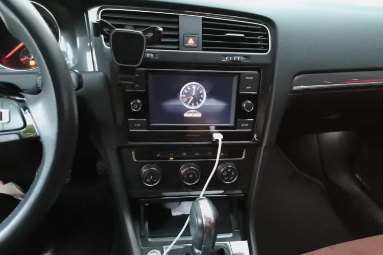 Used Volkswagen Golf 2018 230TSI Automatic Luxury Version Audio And AC Panel
