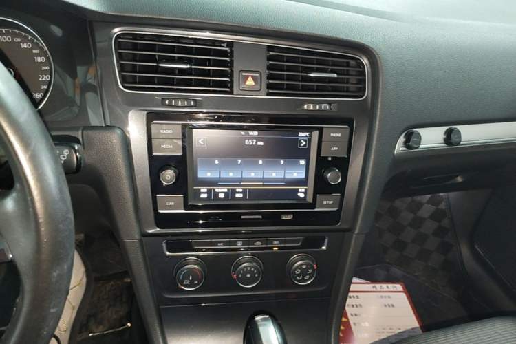 Used Volkswagen Golf 2018 1.6L Automatic Comfort Model Audio And AC Panel