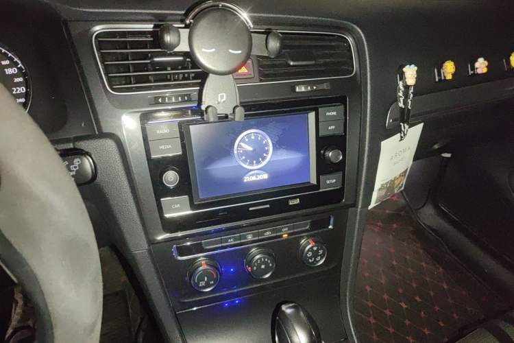 Used Volkswagen Golf 2018 1.6L Automatic Comfort Model Audio And AC Panel
