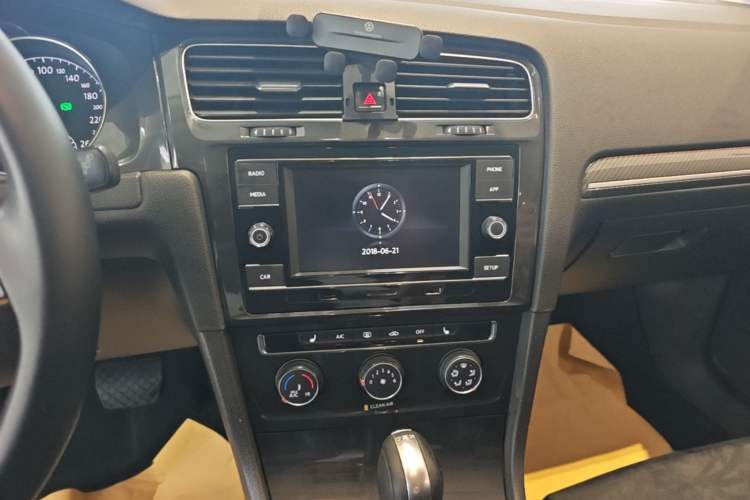 Used Volkswagen Golf 2018 230TSI Automatic Luxury Version Audio And AC Panel