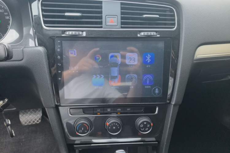 Used Volkswagen Golf 2018 1.6L Automatic Comfort Model Audio And AC Panel
