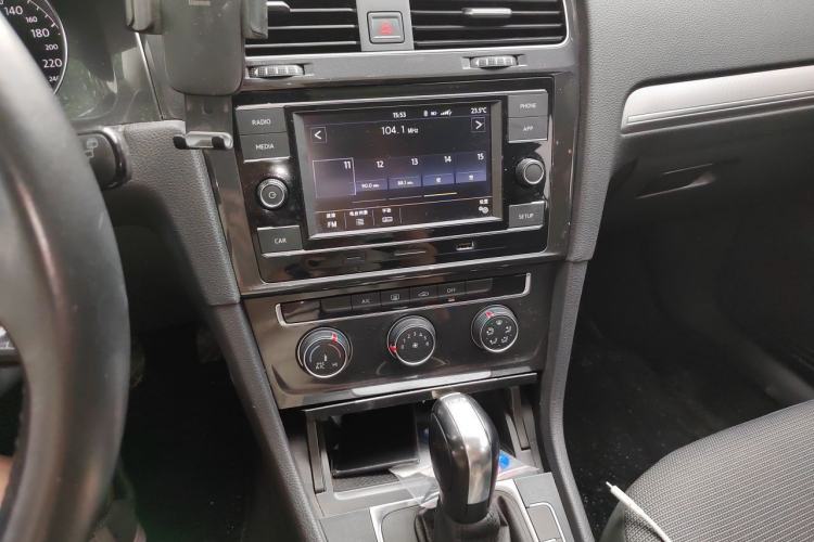 Used Volkswagen Golf 2018 230TSI Automatic Comfort Model Audio And AC Panel