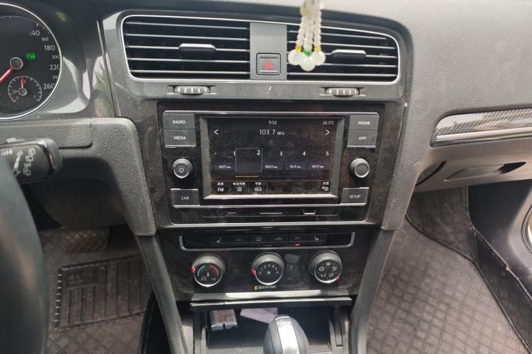 Used Volkswagen Golf 2018 230TSI Automatic Luxury Version Audio And AC Panel