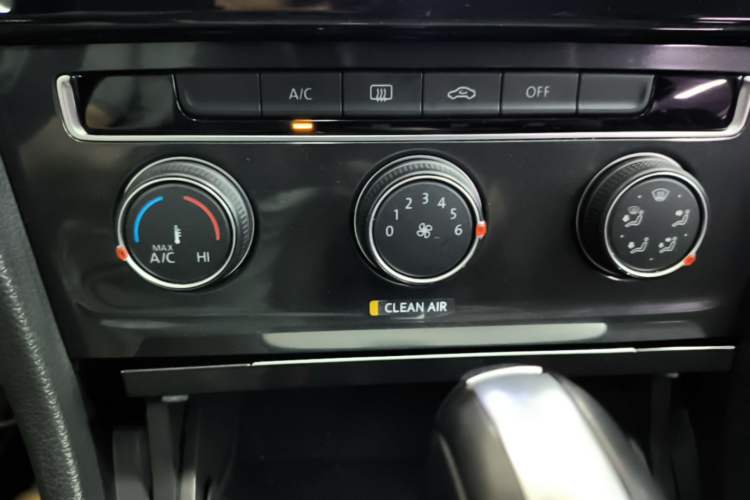 Used Volkswagen Golf 2018 1.6L Automatic Comfort Model Audio And AC Panel