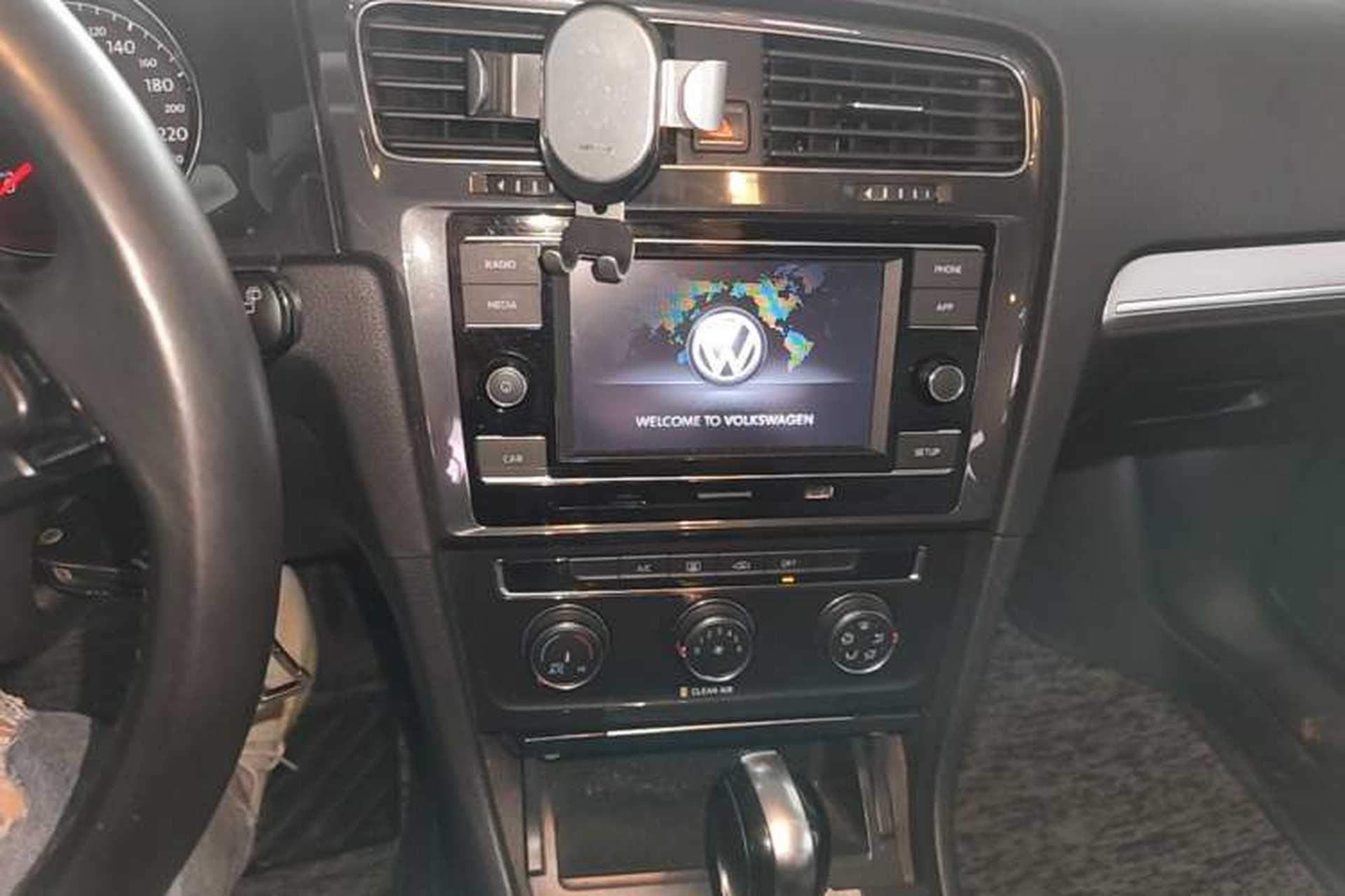 Used Volkswagen Golf 2018 1.6L Automatic Comfort Model Audio And AC Panel