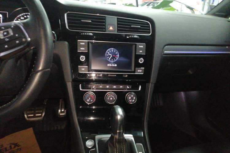 Used Volkswagen Golf 2018 280TSI Automatic R-Line Model Audio And AC Panel