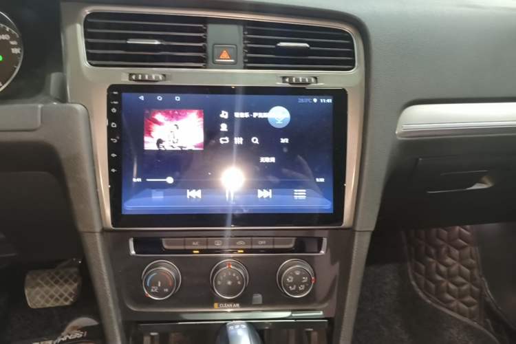 Used Volkswagen Golf 2018 230TSI Automatic Comfort Model Audio And AC Panel